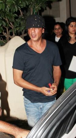 Shah Rukh Khan spotted in Banra Shah Rukh Khan