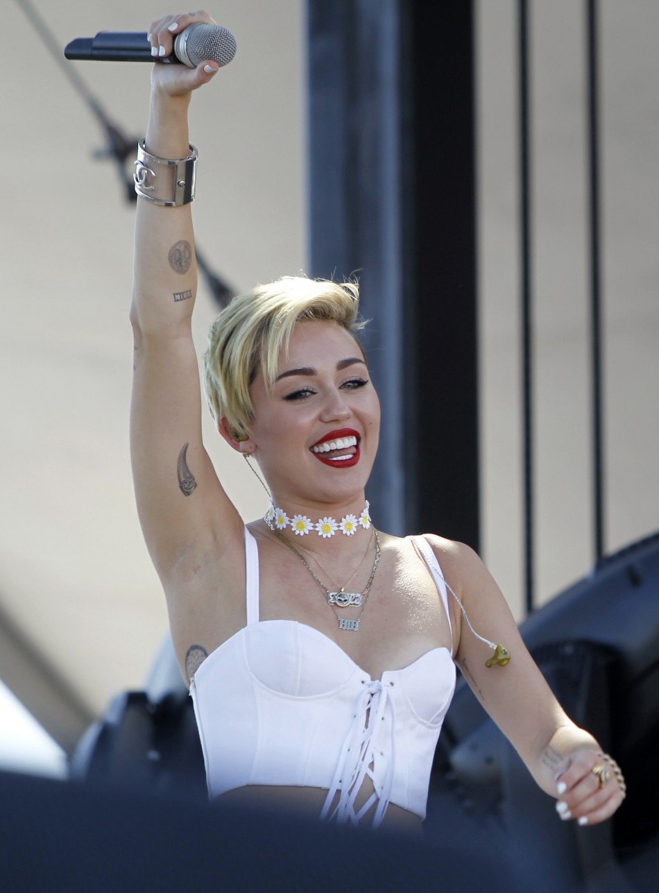 Miley Cyrus Big Tits - Miley Cyrus vs Sinead O'Connor: Complete Text of Letters by 'Nothing  Compares 2 U' Singer - IBTimes India