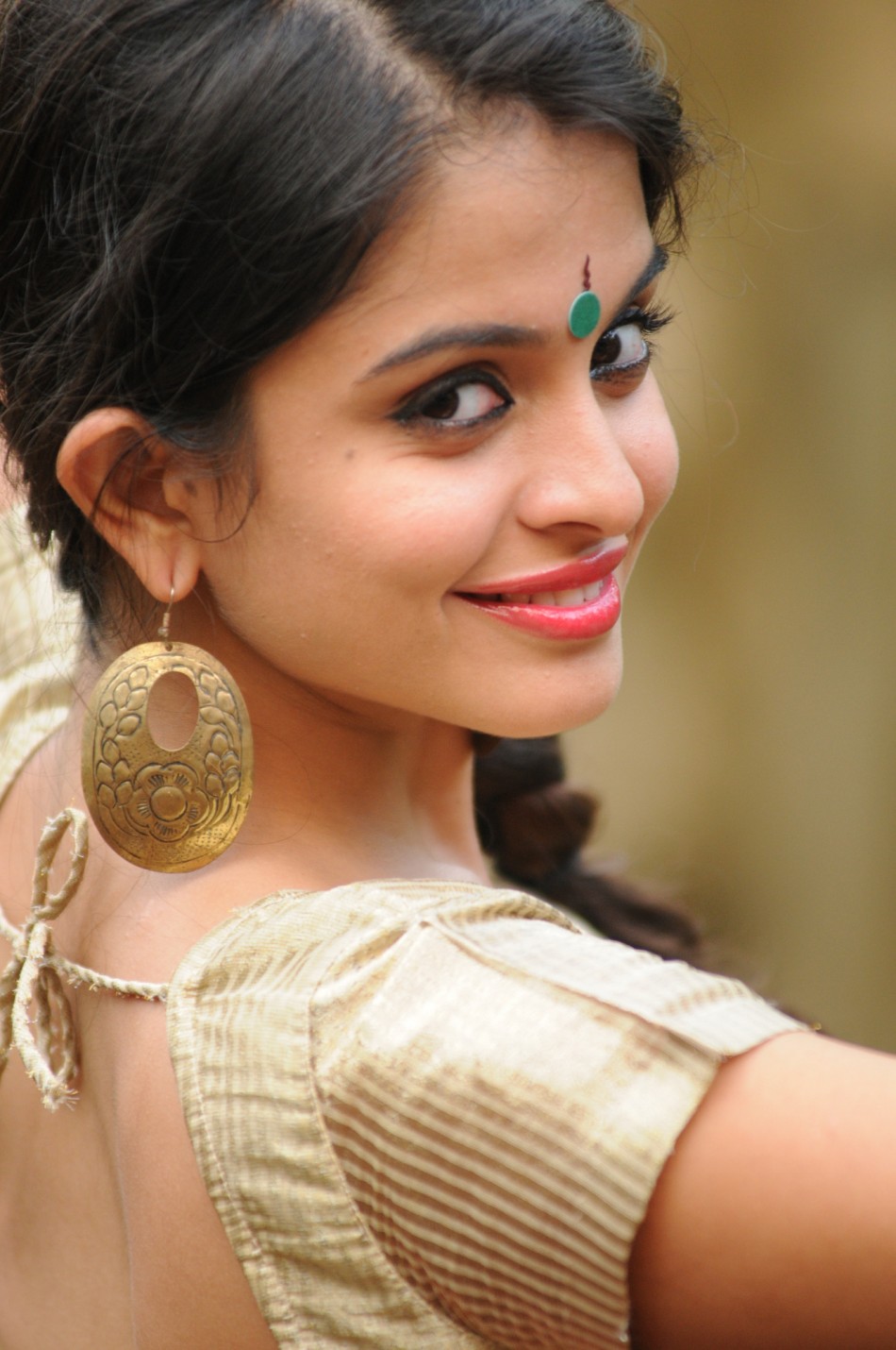 Sheena Shahabadi poses for Navratri Sheena Shahabadi