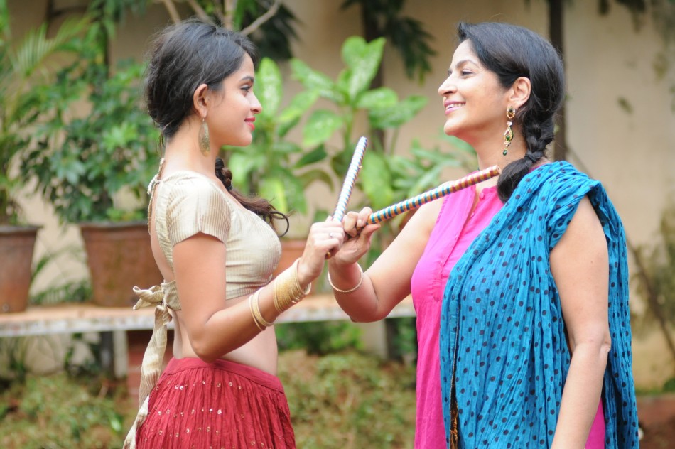 Shadhana Sigh,Sheena Shahabadi pose for Navratri Shadhana Sigh,Sheena Shahabadi