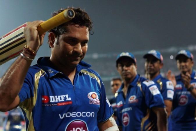 Sachin Tendulkar walks off to a standing ovation after playing the final T20 game of his career. Jacques Rossouw/CLT20/SPORTZPICS Sachin Mumbai Indians