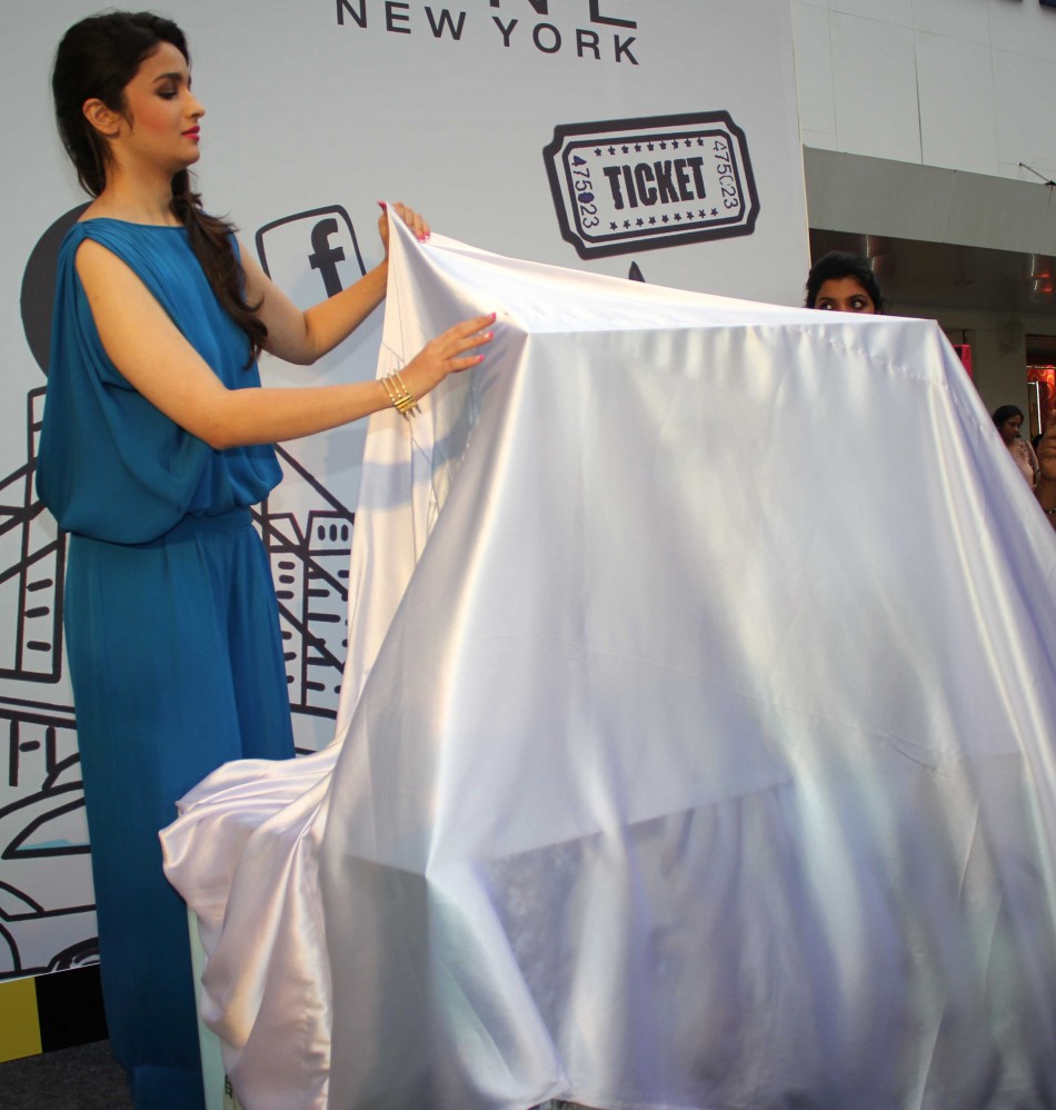 Alia Bhatt at launch of 'color' show Alia Bhatt