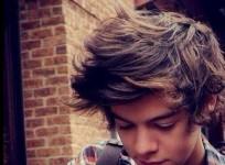 whos-dating-one-directions-harry-styles-miley-cyrus-or-taylor-swift
