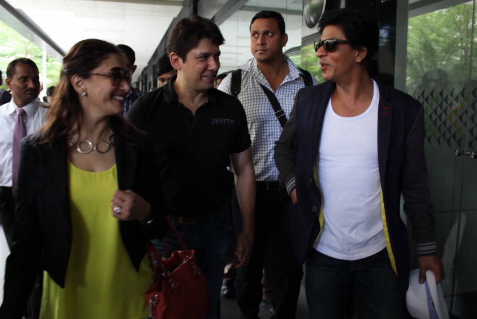 Shah Rukh Khan, Madhuri Dixit,Shriram Nene at Mumbai Airport Shah Rukh Khan, Madhuri Dixit.Shriram Nene