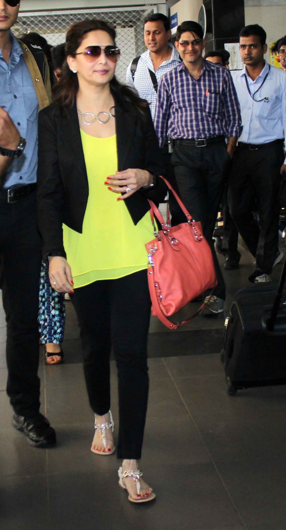 Madhuri Dixit at Mumbai Airport  Mahuri Dixit