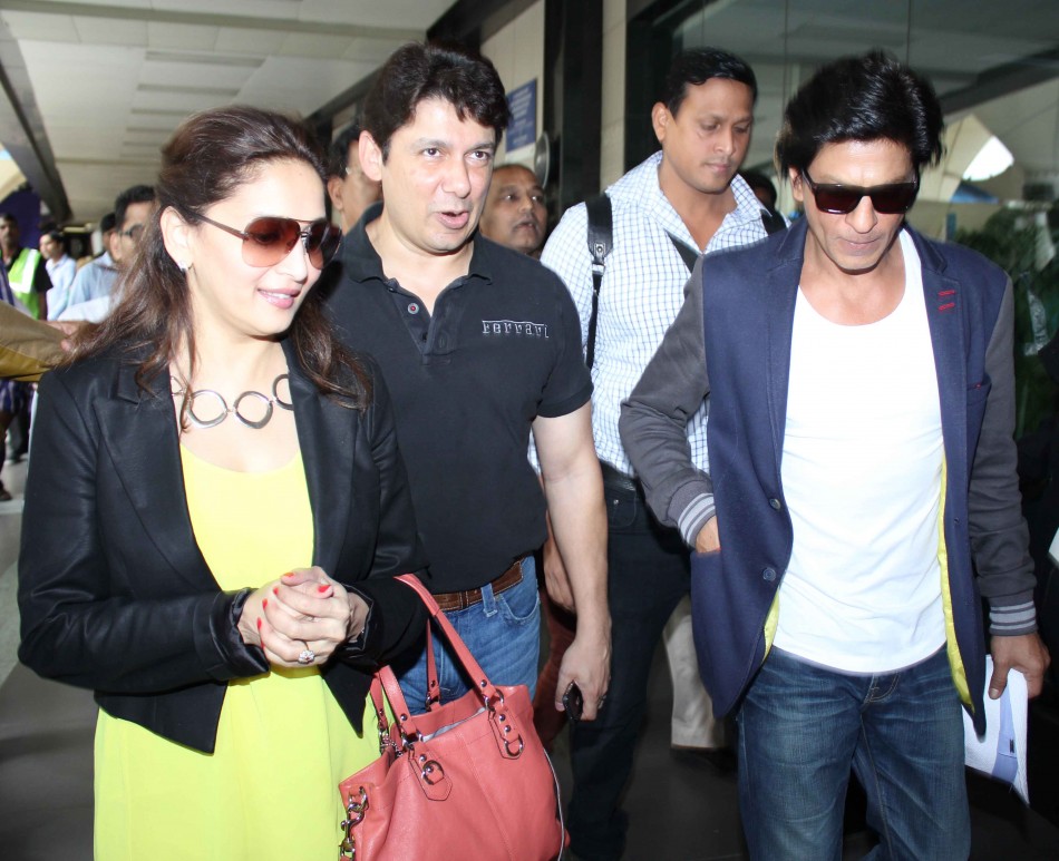 Shah Rukh Khan, Madhuri Dixit,Shriram Nene at Mumbai Airport Shah Rukh Khan, Mahuri Dixit,Shriram Nene