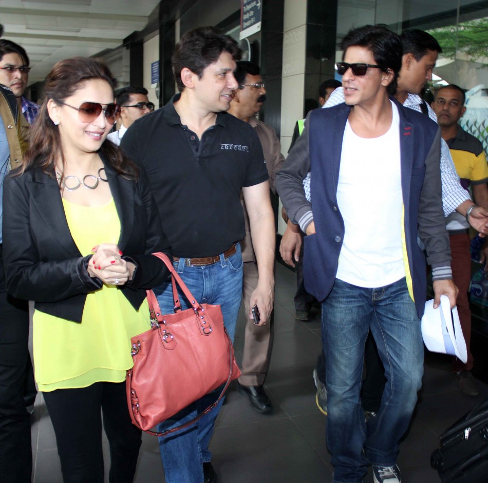 Shah Rukh Khan, Madhuri Dixit,Shriram Nene at Mumbai Airport Shah Rukh Khan, Mahuri Dixit,Shriram Nene