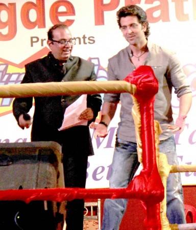 Hrithik Roshan at Dussehra Celebrations in Vile Parle Hrithik Roshan