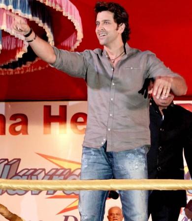 Hrithik Roshan at Dussehra Celebrations in Vile Parle Hrithik Roshan