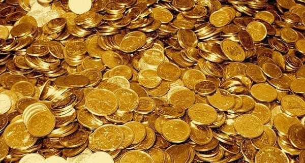 Indian archaeologists have started digging at a ruined fort following a godman's dream that 1000 tons of gold may be found at the site. (Photo: Reuters)