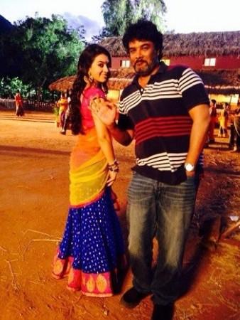 Hansika Motwani look in "Aranmanai" (Twitter/Hansika Motwani)