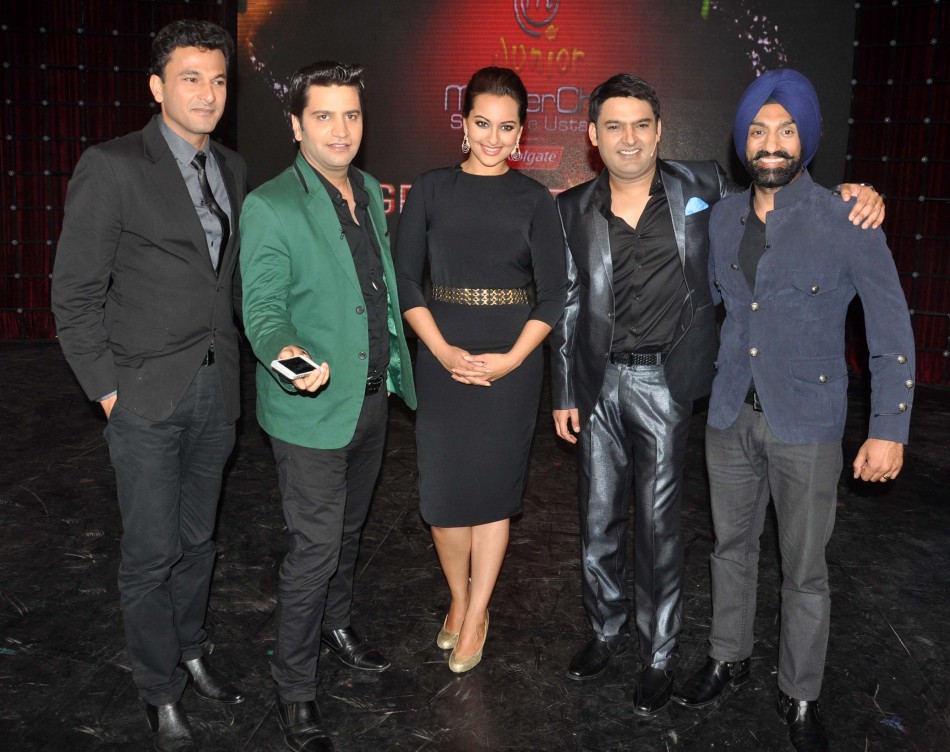 Sonakshi Sinha, Kapil Sharma at the set of  Sonakshi Sinha, Kapil Sharma