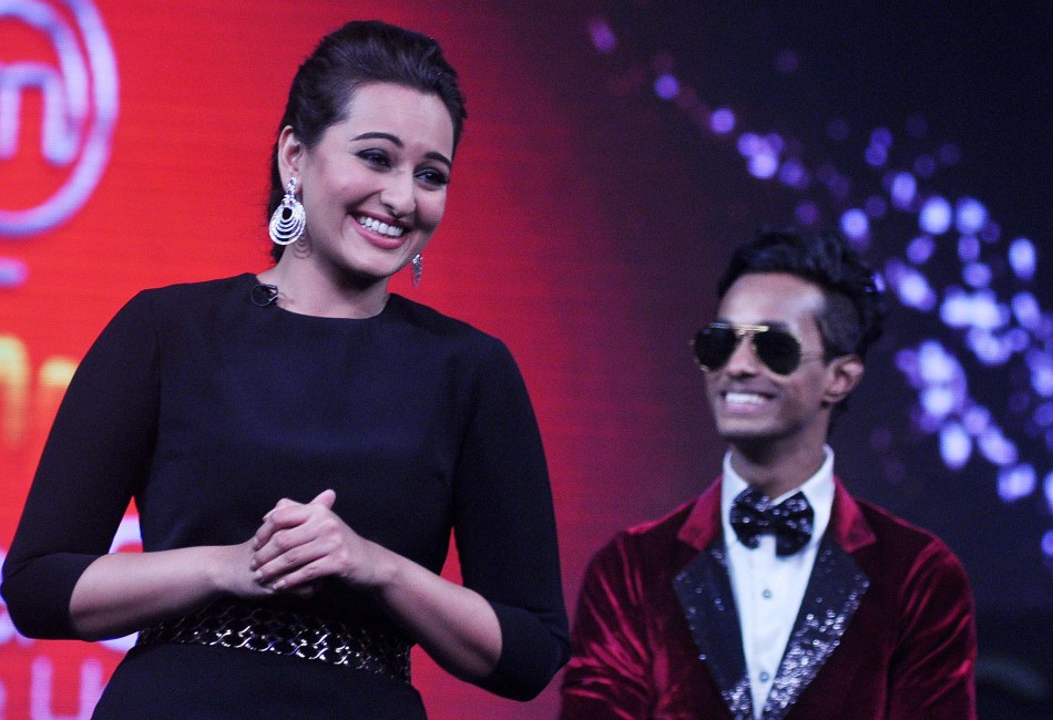 Sonakshi Sinha the set of  Sonakshi Sinha