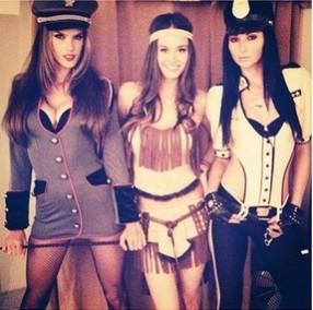 Alessandra Ambrosio with her friends Alessandra Ambrosio