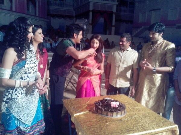 Richa celebrating birthday with "Bhai" team (Richa Gangopadhyay/Twitter)