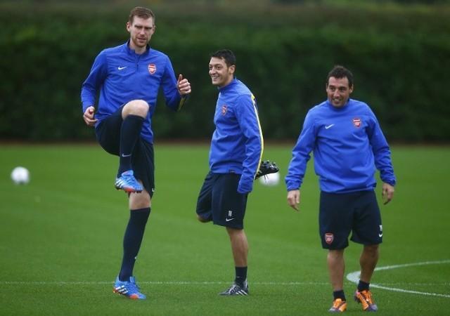 Mertesacker Ozil Cazorla Arsenal
