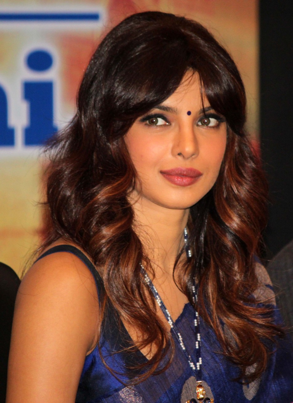Priyanka Chopra | The 1 Hairstyle You Always See on the Red Carpet That  Suits Everyone | POPSUGAR Beauty UK Photo 14
