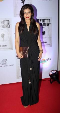 Raveena Tandon falunts a floor length gown with blood red lips (photo Varinder Chawla) Raveena Tandon falunts a floor length gown with blood red lips (photo Varinder Chawla)