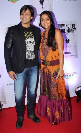 The Happy Couple: Vivek Oberoi and wife Priyanka (photo Varinder Chawla) The Happy Couple: Vivek Oberoi and wife Priyanka (photo Varinder Chawla)