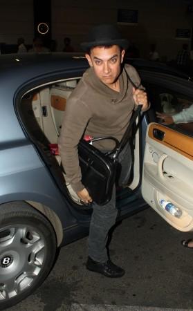 Aamir Khan at Mumbai airport Aamir Khan