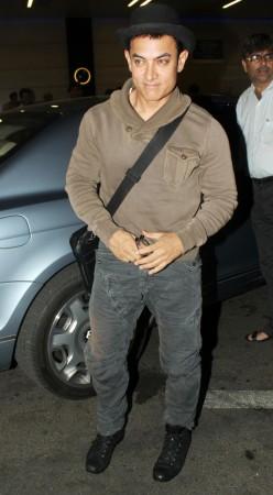 Aamir Khan at Mumbai airport Aamir Khan