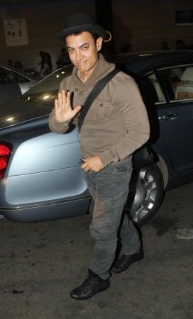 Aamir Khan at Mumbai airport Aamir Khan