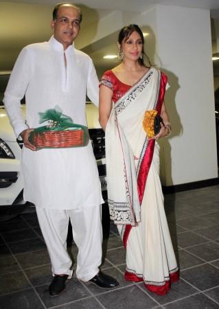Director Ashutosh Gowariker walks in with his wife at the event (Varinder Chawla) Director Ashutosh Gowariker walks in with his wife at the event (Varinder Chawla)