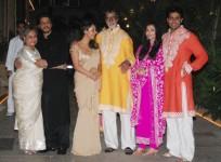 shah-rukh-and-gauri-with-bachchan-family-at-the-diwali-bash-varinder-chawla