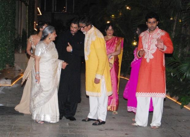 Shah Rukh with the Bachchans (Varinder Chawla) Shah Rukh with the Bachchans (Varinder Chawla)