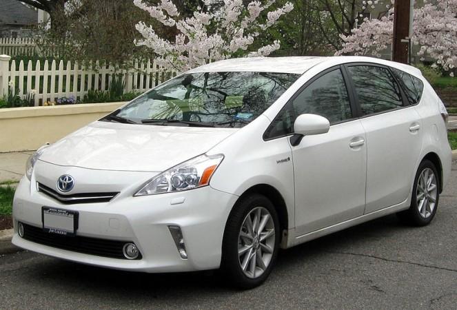 Toyota Prius v Toyota Prius v