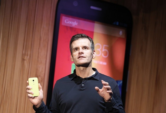 Motorola CEO Dennis Woodside holds Moto G mobile at the Sao Paulo event, 2013.