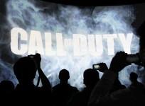 people-watch-a-demonstration-of-call-of-duty-at-e3-event-in-california-2013