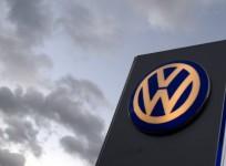 The logo of German carmaker Volkswagen is seen at a VW dealership in Hamburg, October 28, 2013. Volkswagen is due to present company results on Wednesday. REUTERS/Fabian Bimmer