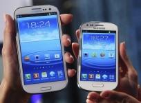 samsung-galaxy-s3-l-and-galaxy-s3-mini-r-during-the-mini039s-world-premiere-in-frankfurt-2012