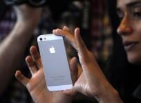 a-woman-tries-the-silver-colored-version-of-the-new-iphone-5s-after-apple-incs-media-event-in-cupertino-california