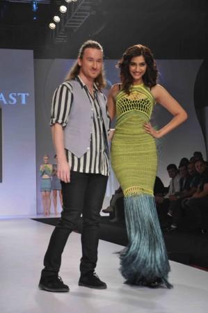 Sonam Kapoor at SIFW 2013 Sonam Kapoor