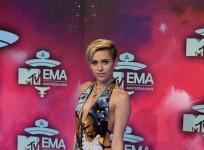 miley-cyrus-tame-x-factor-performance-fails-to-impress-singer-criticized-for-weak-vocals-while-niall-horan-comes-to-her-rescue