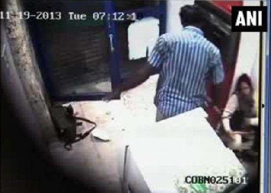 Man attacks woman at ATM in Bangalore Man attacks woman at ATM in Bangalore