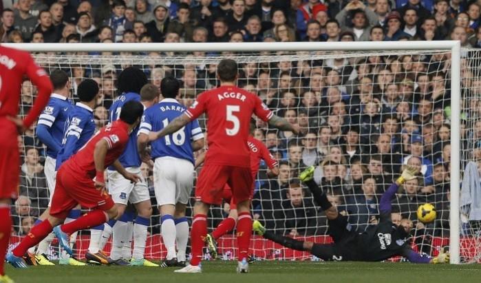 Luis Suarez scores Liverpool's second goal. Reuters Liverpool Suarez Everton