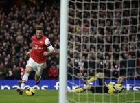 olivier-giroud-arsenal-boruc-southampton