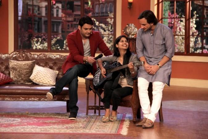 Saif Ali Khan with fan at Comedy Nights with Kapil Saif Ali Khan
