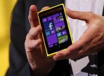 microsoft-ceo-steve-ballmer-displays-a-nokia-lumia-920-in-san-francisco