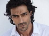 rumours-were-doing-the-rounds-that-sussanne-roshan-was-having-an-affair-with-arjun-rampal