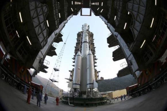 The Long March 3B rocket carrying the Chang'e-3 lunar probe is seen docked at the launch pad at the Xichang Satellite Launch Center in Liangshan, Sichuan province 1 December. Chang'e-3