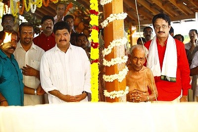 (On the right) Maharaja of Travancore, Marthanda Varma (WikiCommons)