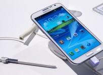 a-samsung-galaxy-note-ii-phone-cum-tablet-is-displayed-during-the-first-day-of-the-consumer-electronics-show-ces-in-las-vegas