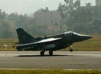 lca-tejas-makes-a-smooth-landing-at-bengaluru-on-friday-20-december-2013