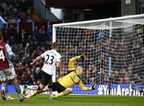 cleverley-manchester-united-aston-villa-guzan