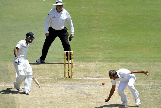 Imran Tahir attempts to stop the ball as Kohli looks on. Reuters Imran Tahir South Africa Kohli India