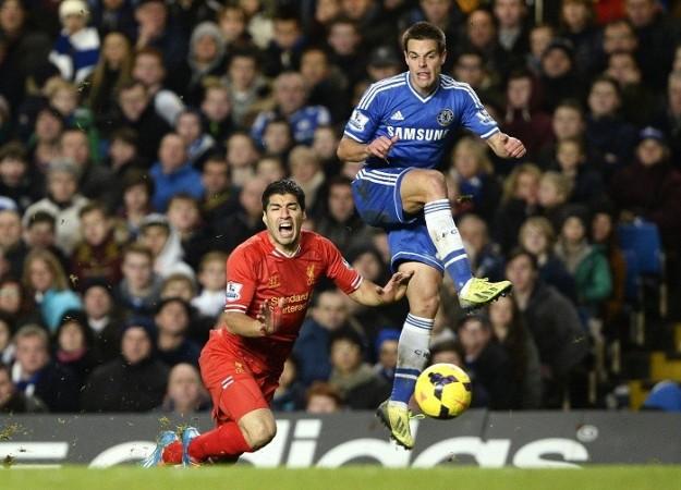 Luis Suarez Cesar Azplicueta Liverpool Chelsea